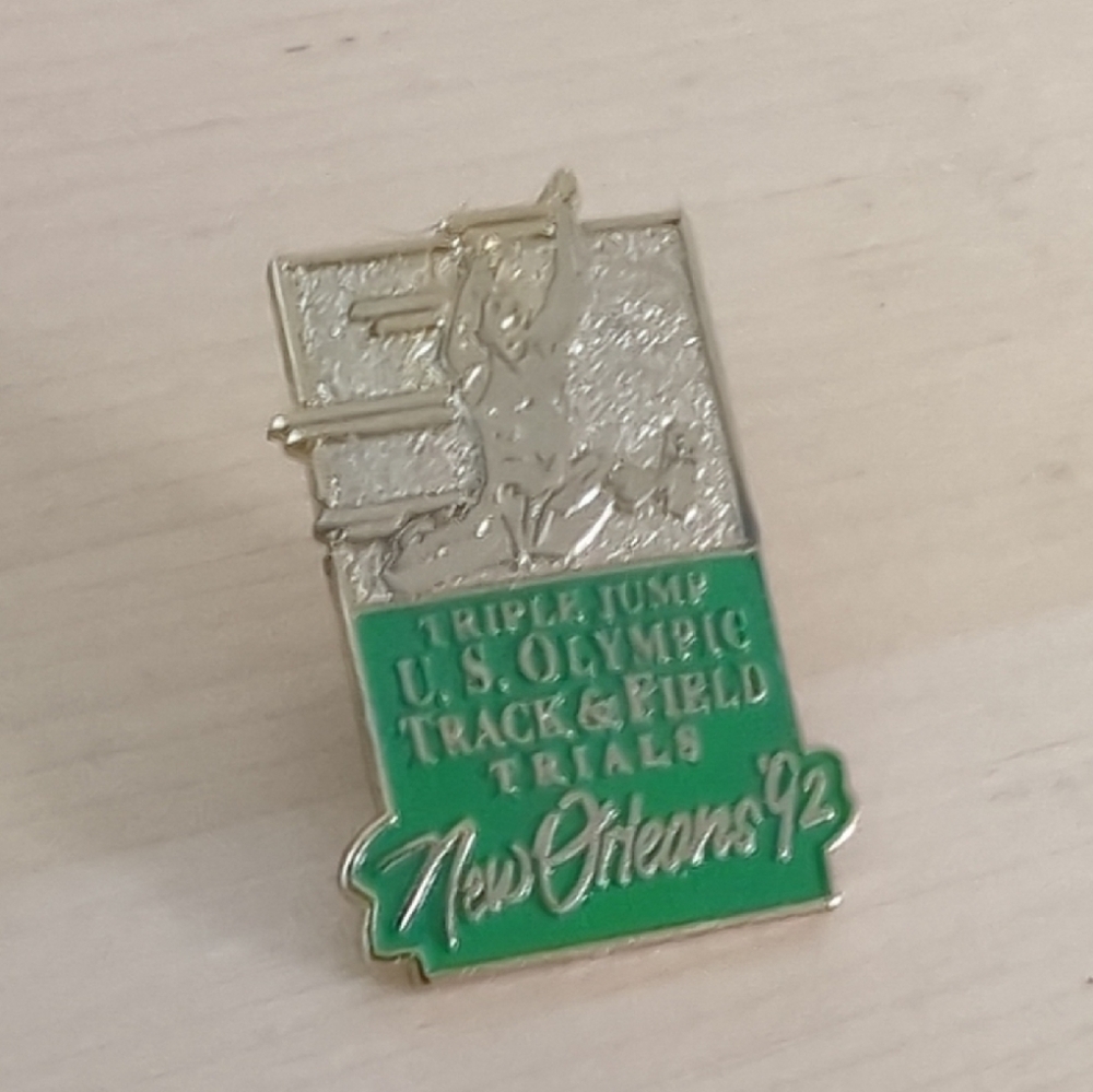 Vintage Gold and Green pin 1992 U.S. Olympic Track & Field Trials New Orleans - Picture 4 of 6